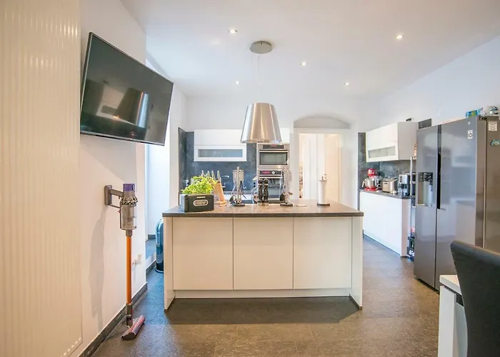 White Lofty Und White Apartmán