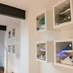 White Lofty Und White Appartement