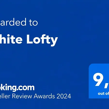 White Lofty Und White 아파트