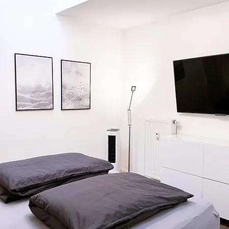 White Lofty Und White Daire Düsseldorf