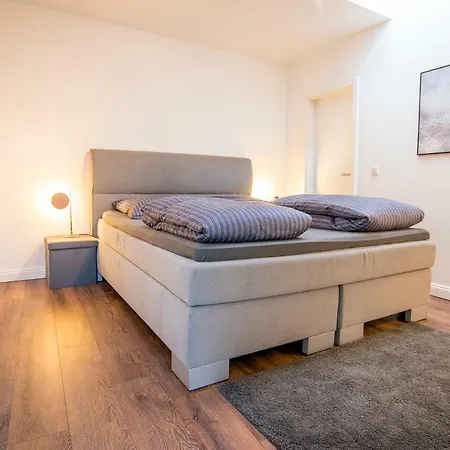 White Lofty Und White Appartement Düsseldorf