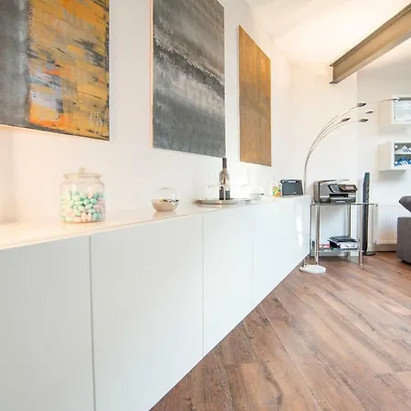 White Lofty Und White Дюссельдорф