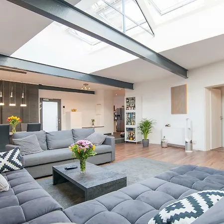 White Lofty Und White Апартаменты *