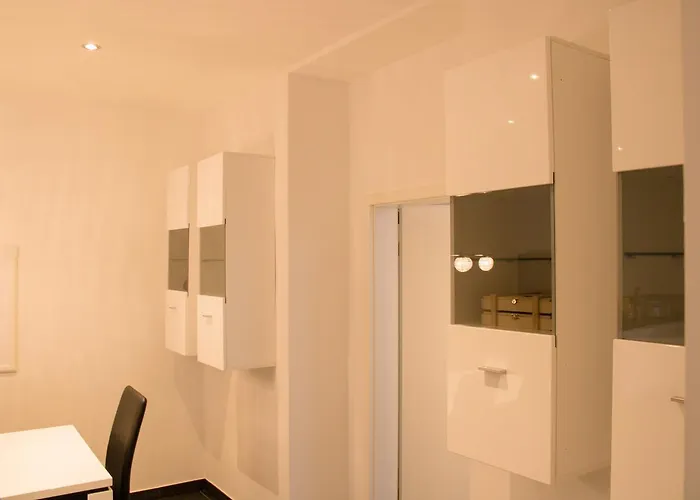 White Lofty Und White דיסלדורף