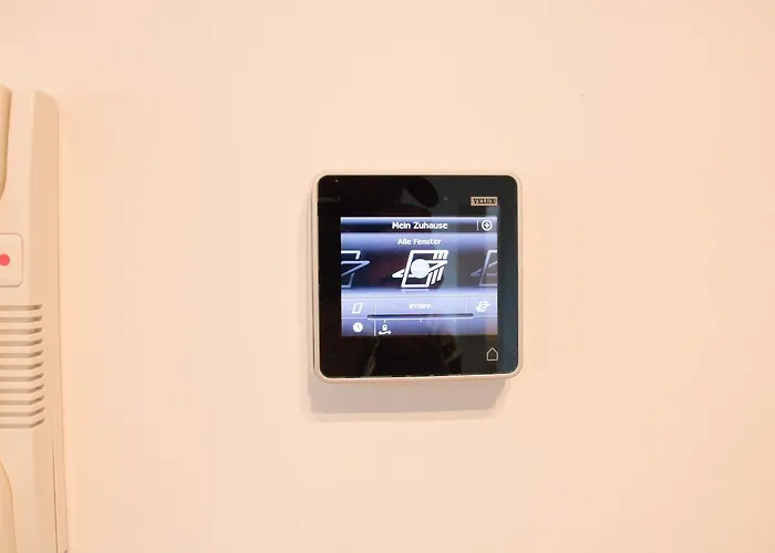 White Lofty Und White דירה