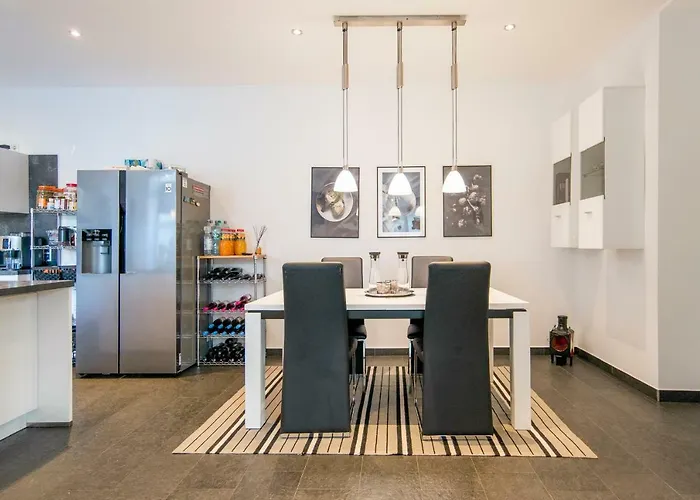 White Lofty Und White *