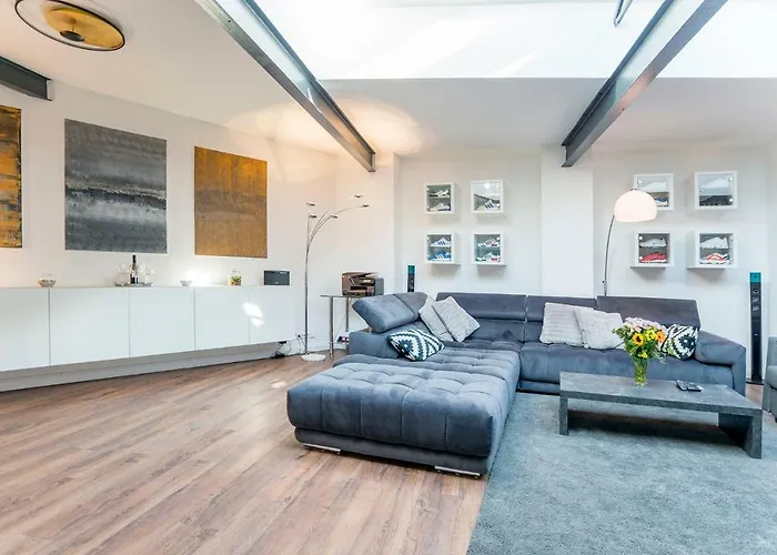 White Lofty Und White * デュッセルドルフ