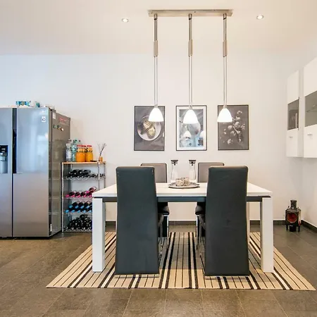 White Lofty Und White *