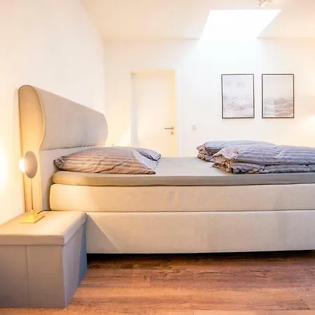 Apartment White Lofty Und White Dusseldorf