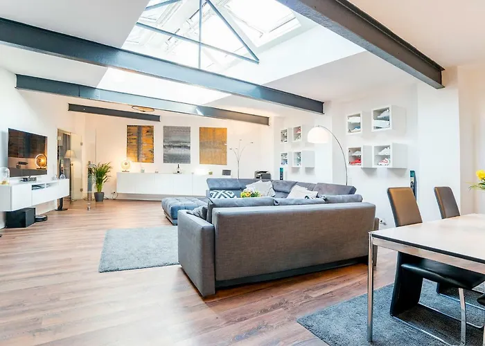 White Lofty Und White Apartment Dusseldorf
