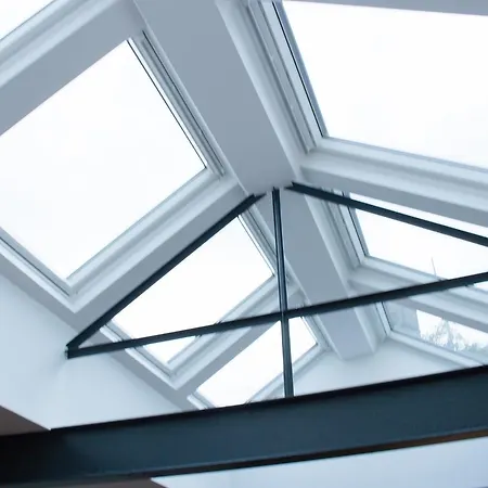 White Lofty Und White Apartment Düsseldorf