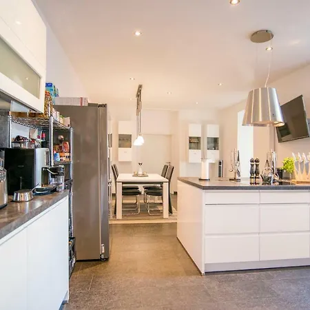 Apartment White Lofty Und White